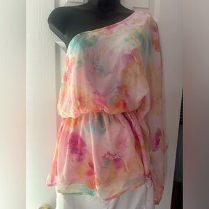 Brand new with tag one shoulder top by White Birch size small Easter